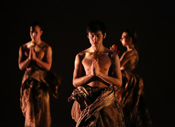 Kun-Yang Lin/Dancers, "Mandala Project." Photo by Bill Hebert (BHPhotos).