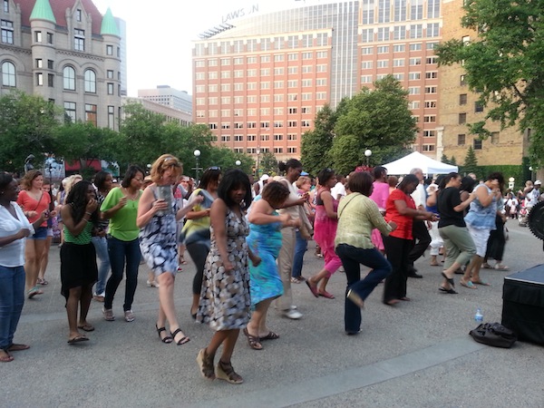 The crowd doing the Electric Slide  Photo by Dayna Martinez