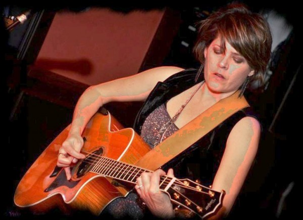 Anne E. DeChant, singer/songwriter. Photo from inthemusicroom.com
